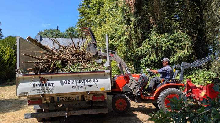 Hervé chargement camion au tracteur mod